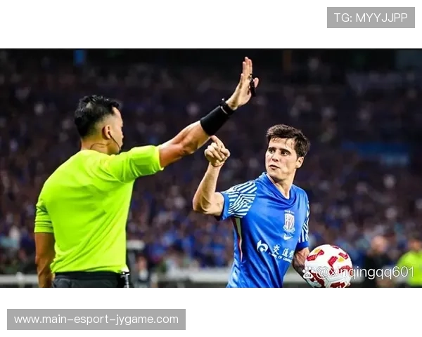 上海申花拉唐快速边路推进形成威胁，撼动对手防线